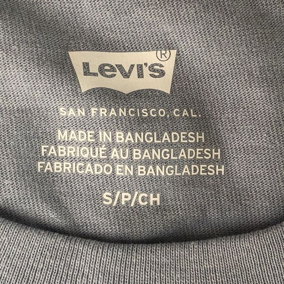 Levi's Women’s Perfect Tee Standard Fit Floral Spell Out Light Blue Small NWT - Picture 4 of 16